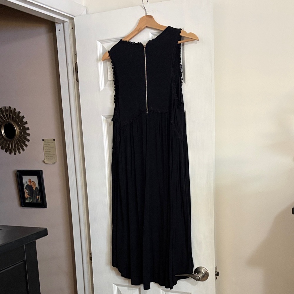 JODIFL Black Sleeveless Midi Dress - Picture 4 of 4